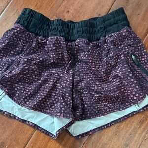 Lulu Women's Black and Pink Patterned Shorts size 6